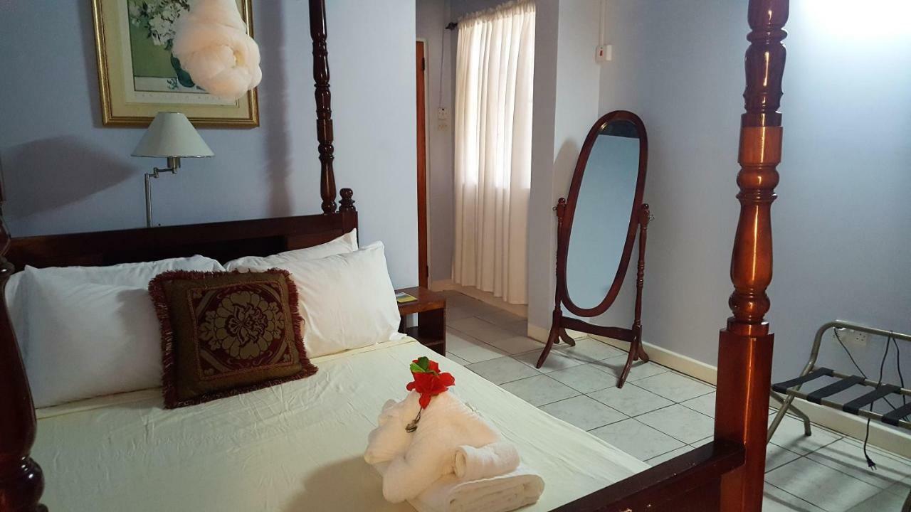 Rainbow Inn Grenville Екстер'єр фото