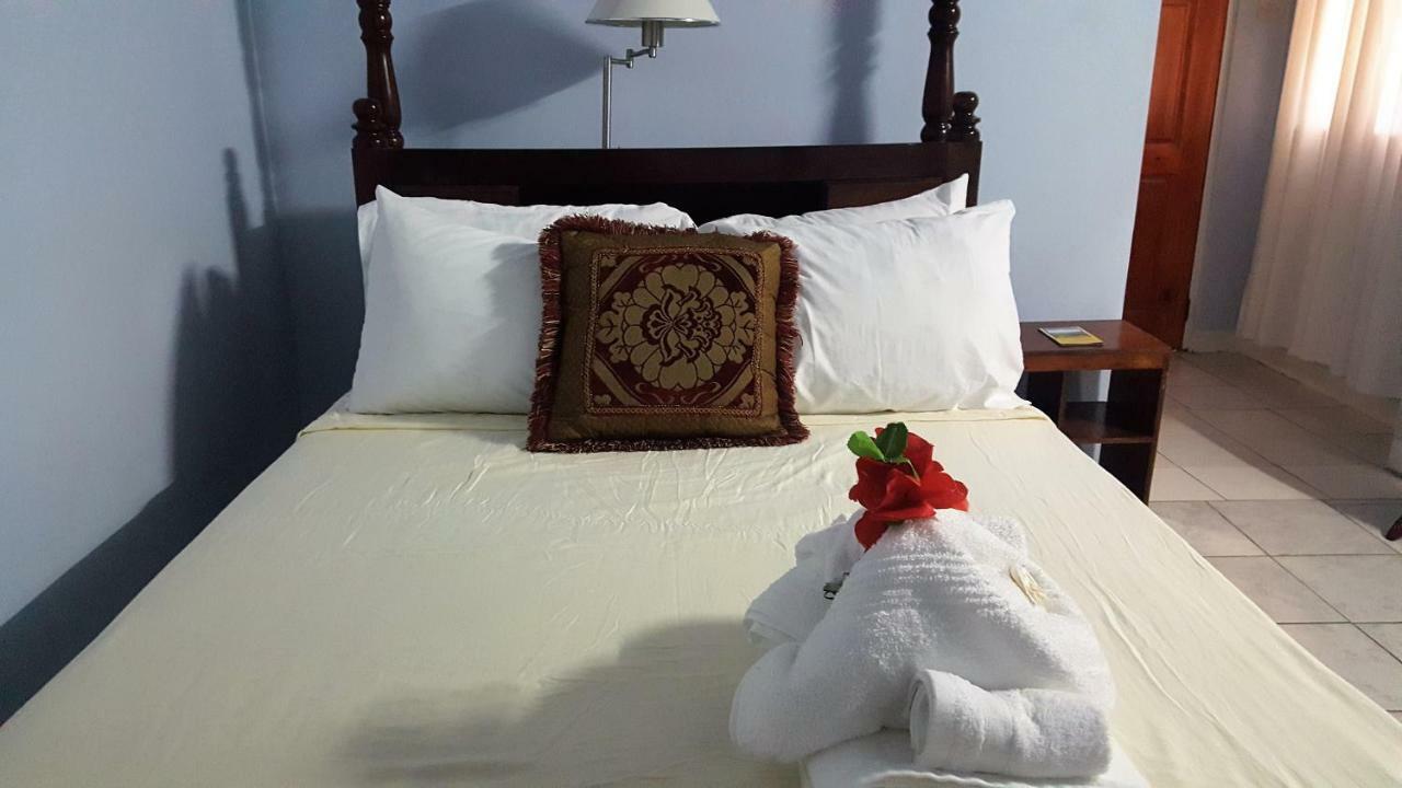 Rainbow Inn Grenville Екстер'єр фото