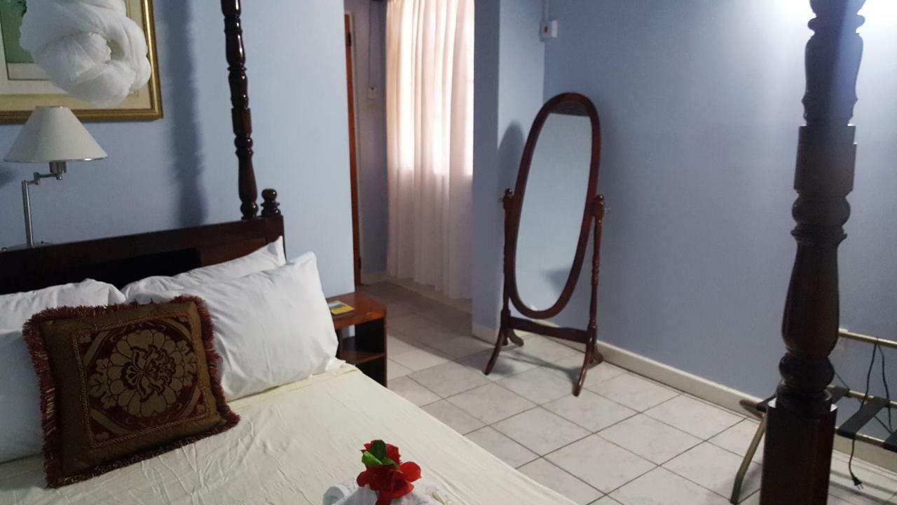Rainbow Inn Grenville Екстер'єр фото